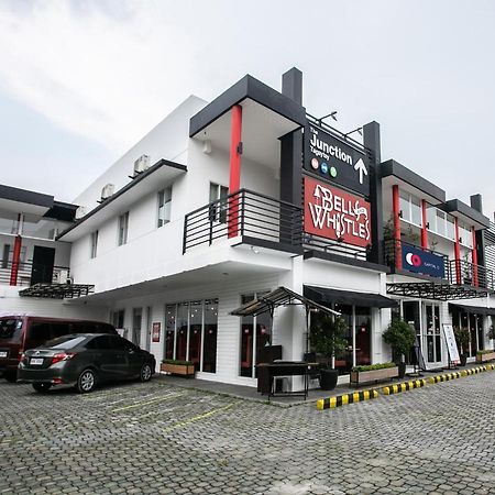 Capital O 642 The Junction Tagaytay Hotel Tagaytay City Kültér fotó