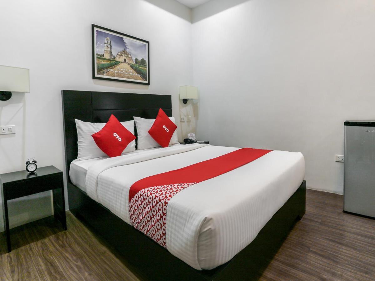 Capital O 642 The Junction Tagaytay Hotel Tagaytay City Kültér fotó