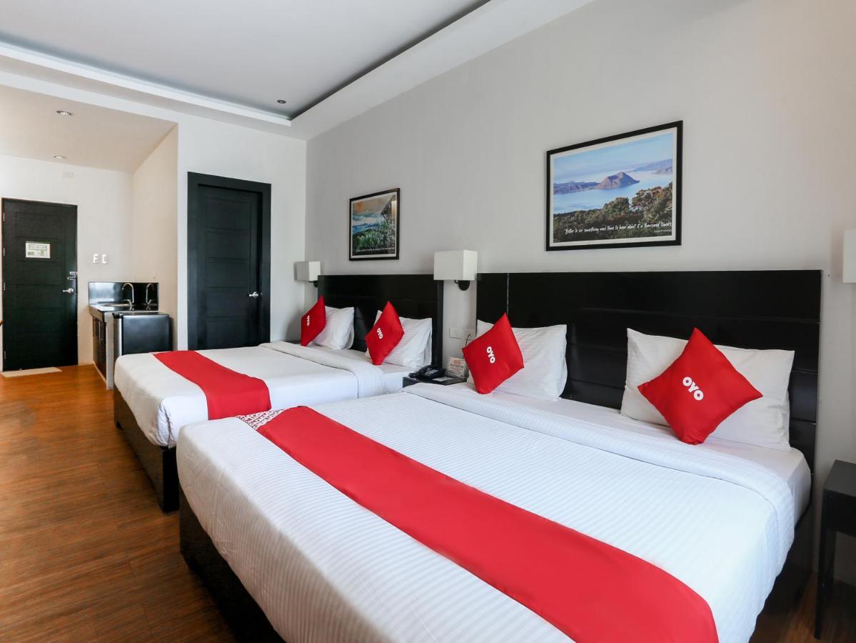 Capital O 642 The Junction Tagaytay Hotel Tagaytay City Kültér fotó
