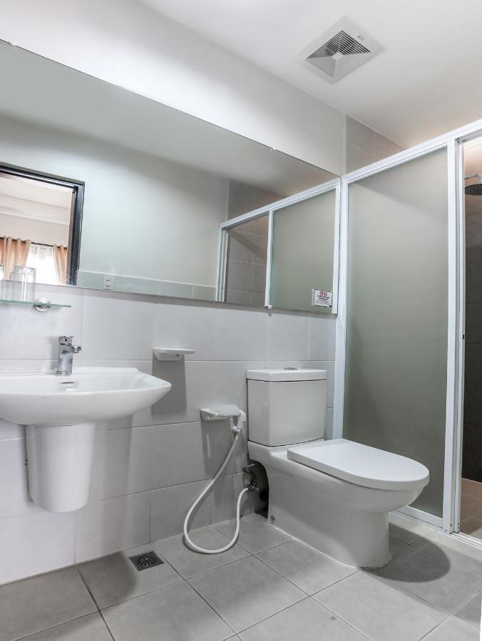 Capital O 642 The Junction Tagaytay Hotel Tagaytay City Kültér fotó