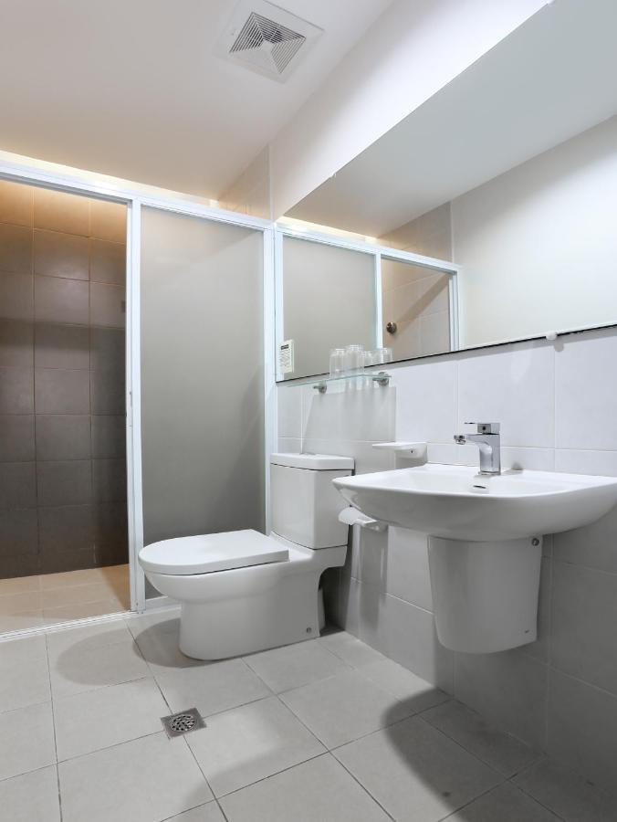 Capital O 642 The Junction Tagaytay Hotel Tagaytay City Kültér fotó