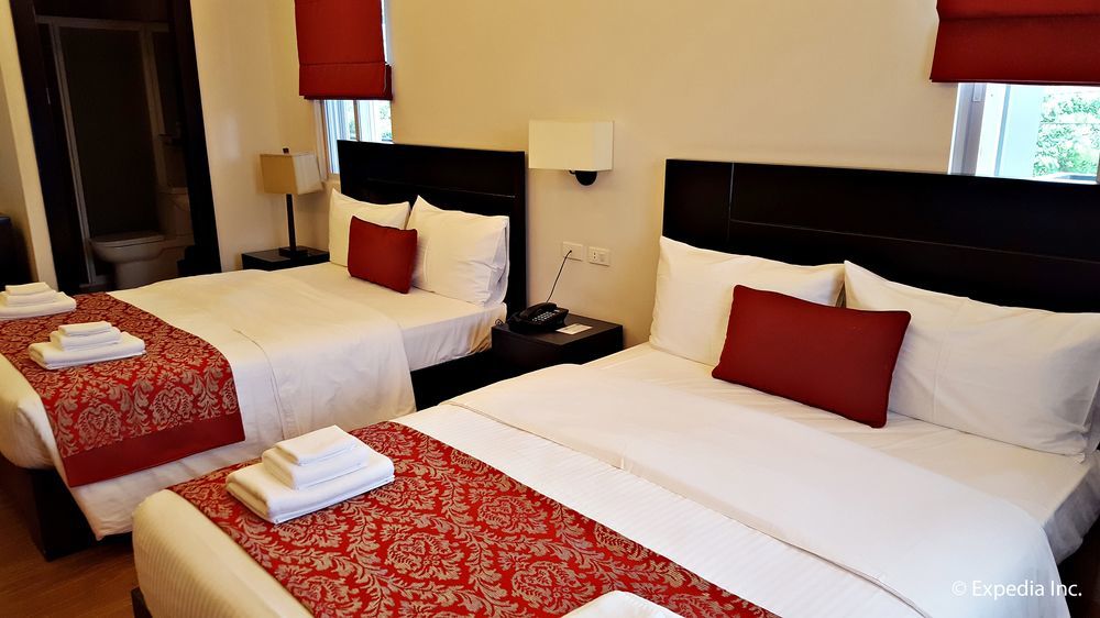 Capital O 642 The Junction Tagaytay Hotel Tagaytay City Kültér fotó