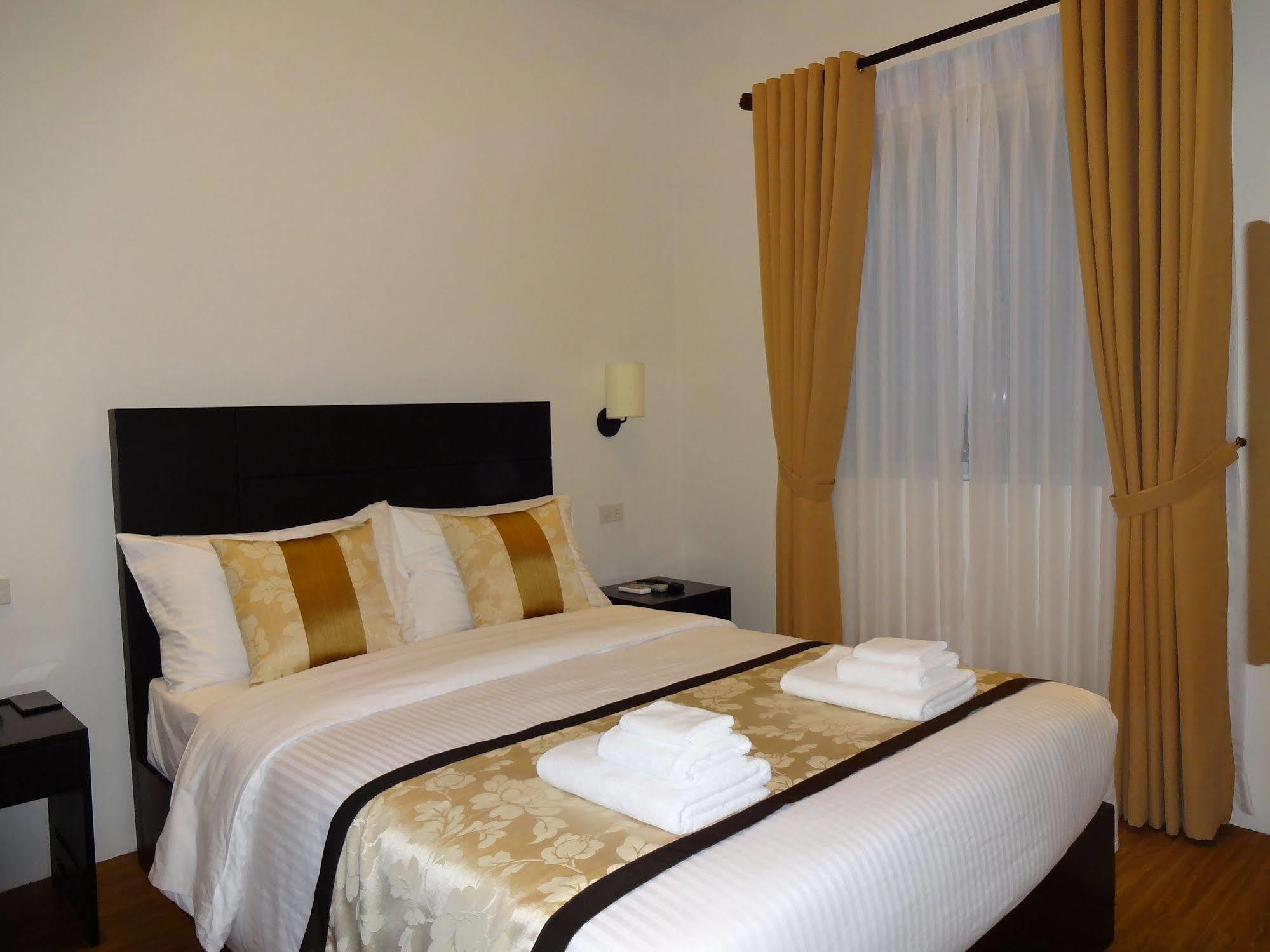 Capital O 642 The Junction Tagaytay Hotel Tagaytay City Kültér fotó