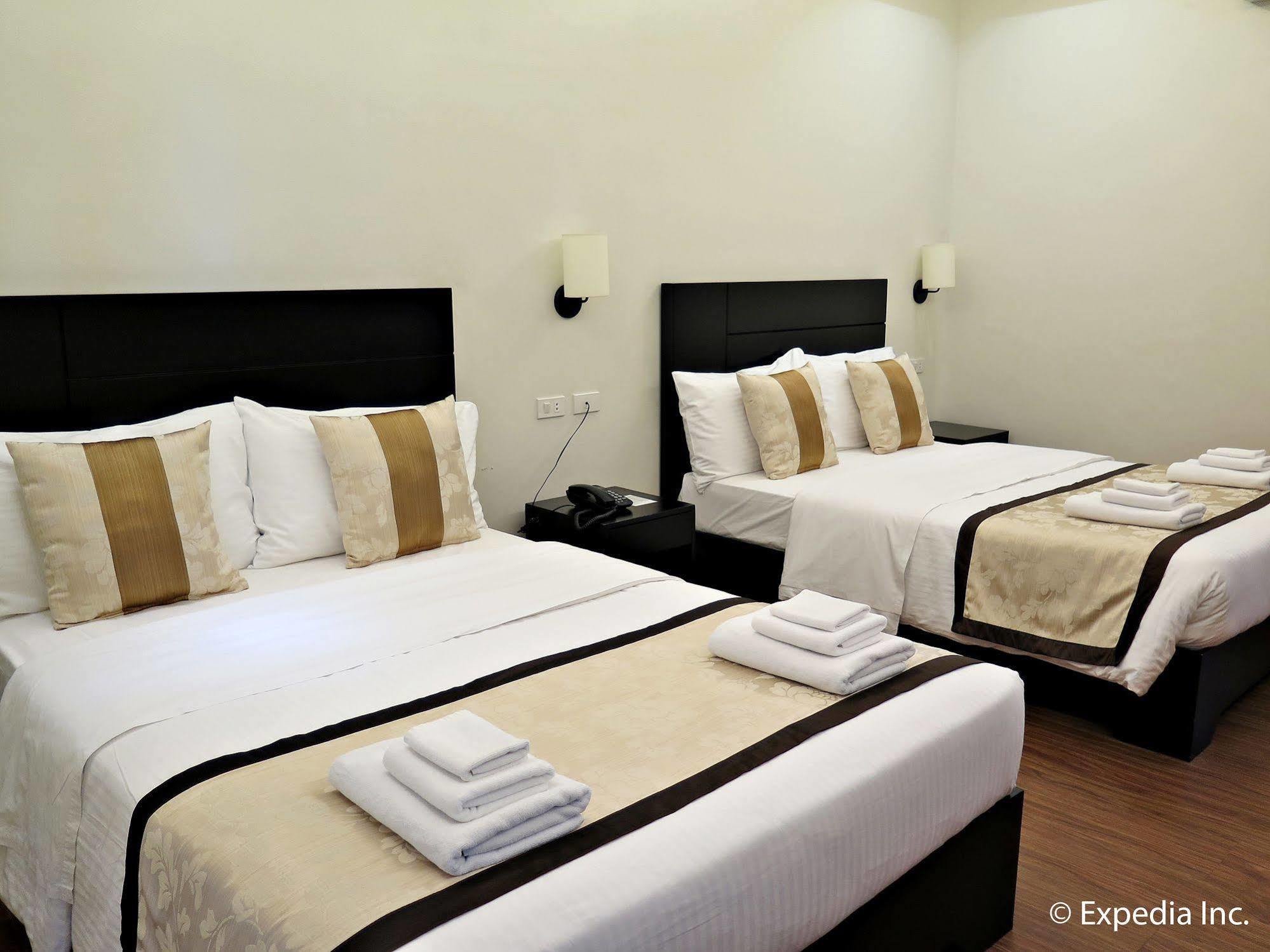 Capital O 642 The Junction Tagaytay Hotel Tagaytay City Kültér fotó