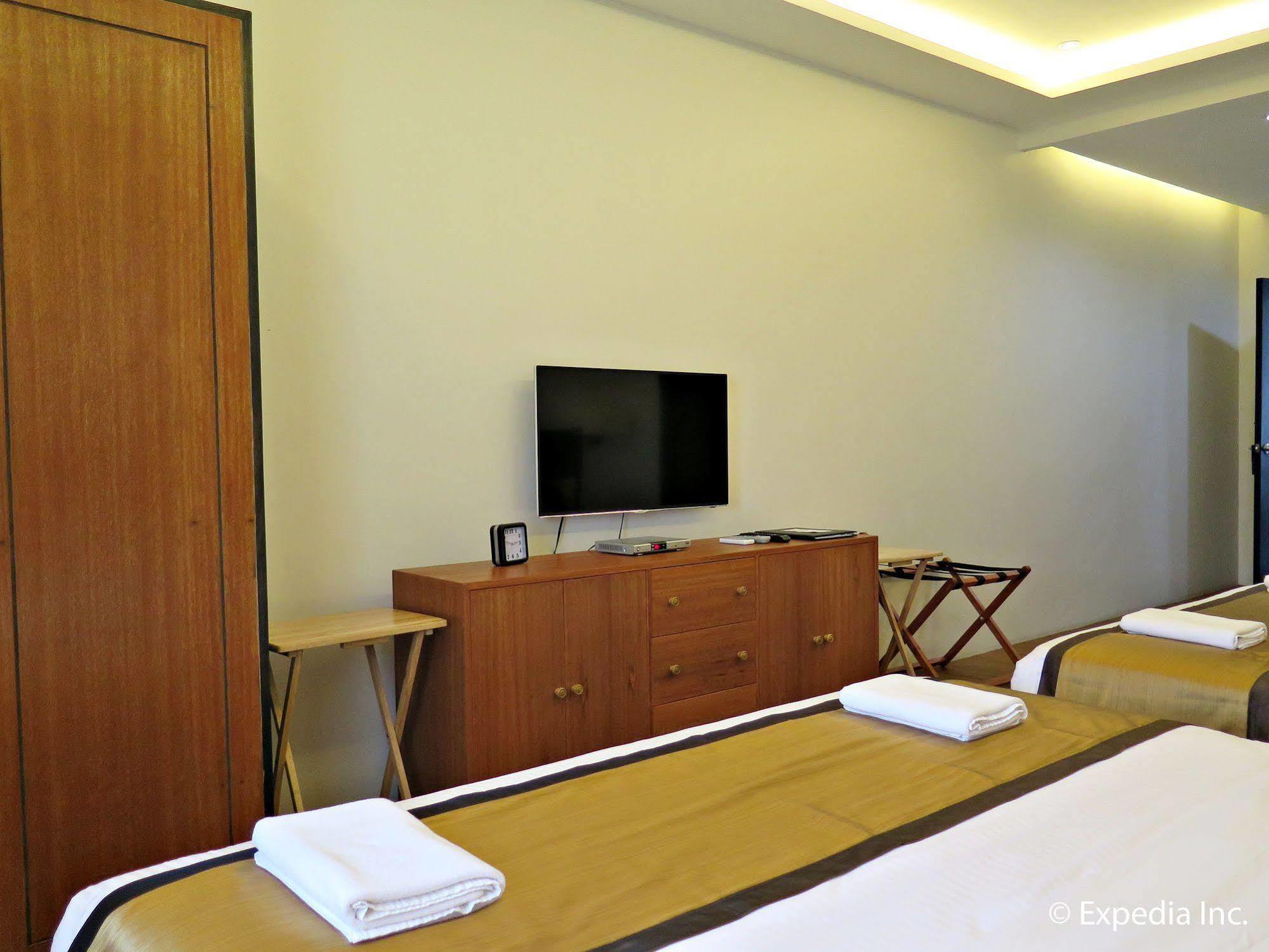 Capital O 642 The Junction Tagaytay Hotel Tagaytay City Kültér fotó