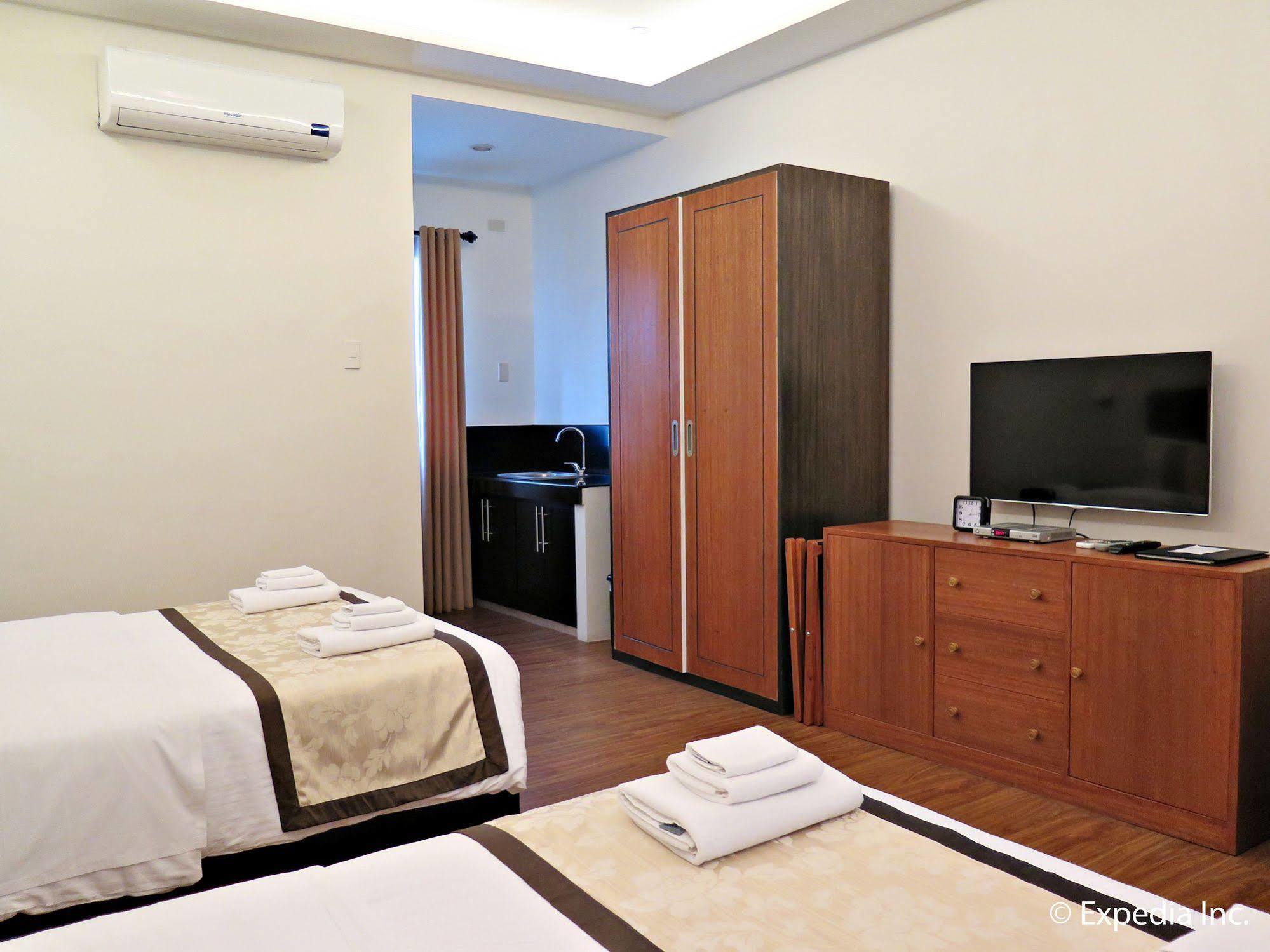 Capital O 642 The Junction Tagaytay Hotel Tagaytay City Kültér fotó