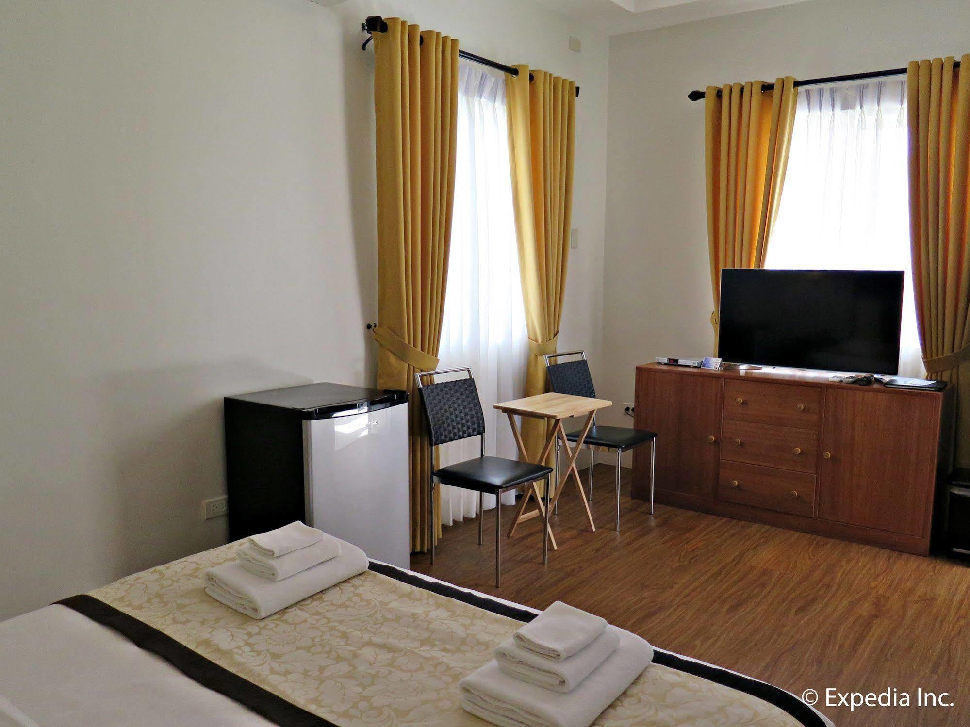Capital O 642 The Junction Tagaytay Hotel Tagaytay City Kültér fotó