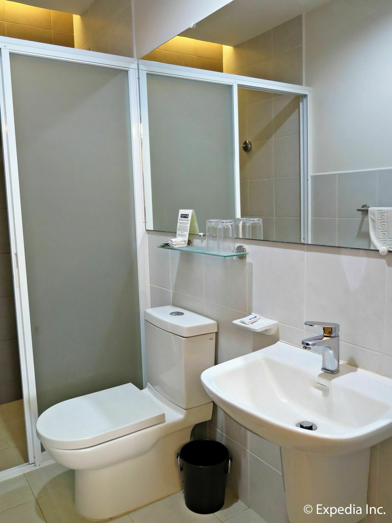 Capital O 642 The Junction Tagaytay Hotel Tagaytay City Kültér fotó